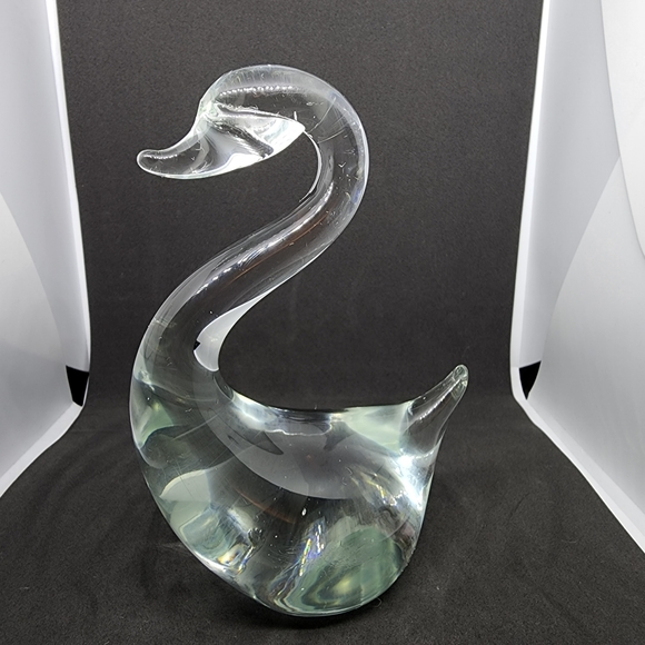 Glass Swan Paperweight - Picture 2 of 7